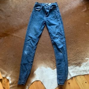 Skinny blue jeans size 27